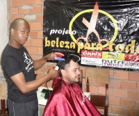 /album/projeto-beleza-para-todos-na-comunidade-de-ariston-chacara-moraes/a5-jpg/